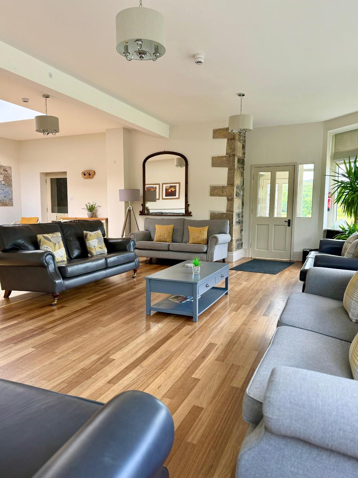 Bryony House for 28 guests image 4